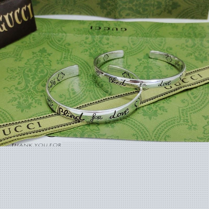 G*u*i bracelets